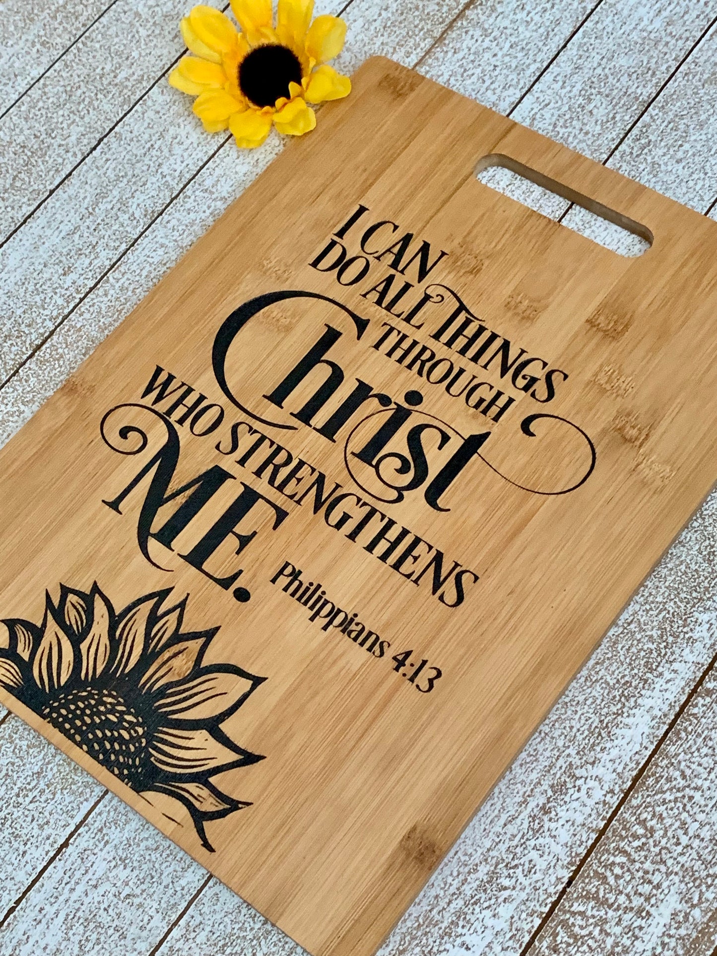 https://sosodiva.com/cdn/shop/products/SunflowerCuttingBoard.jpg?v=1651178707&width=1445